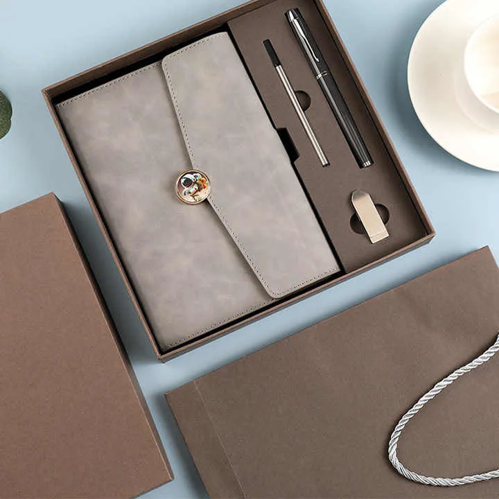 مجموعة ترويجية من الشركة التنفيذية مخصصة . Executive promotional kit customized for luxury business